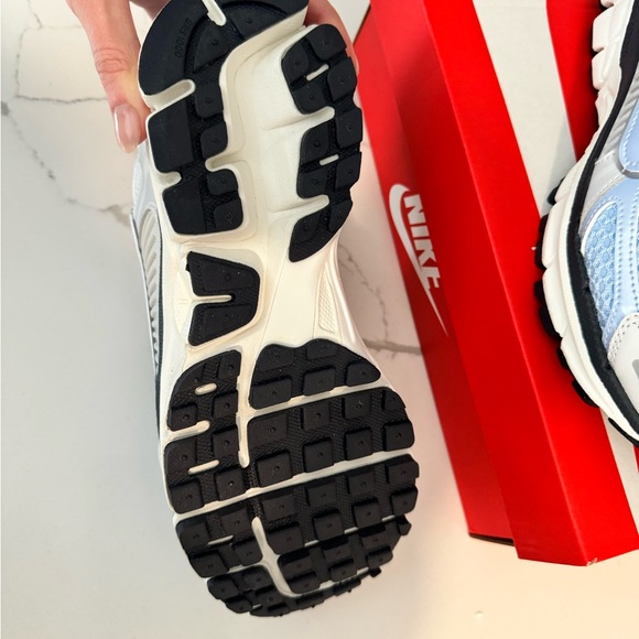 Nike Zoom Vomero 5 - Size 7 (Women’s) 5.5 (Men’s) - Picture 2 of 5